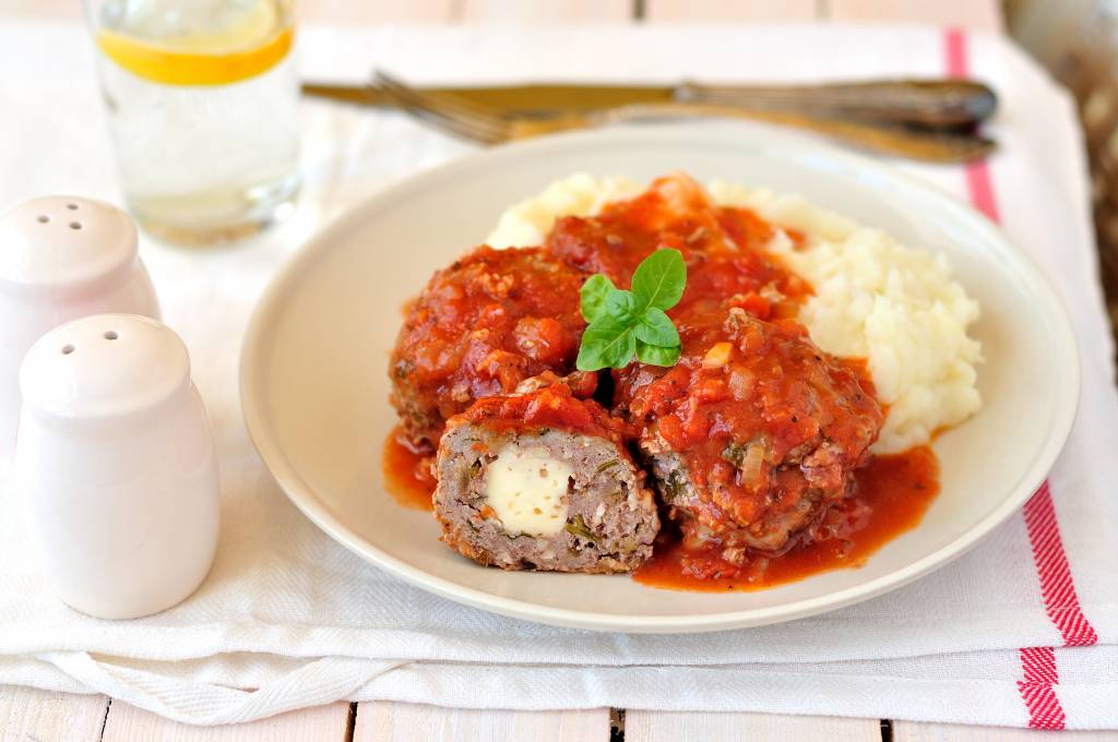 Gehaktballetjes met mozzarella en bruschetta kruiden