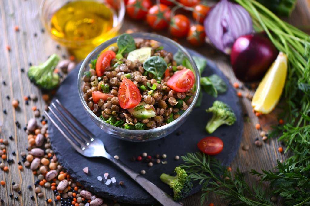 Linzensalade met zwarte curry