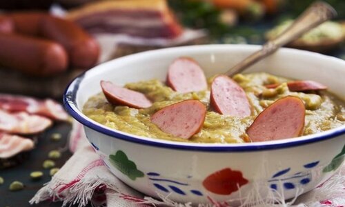 Soupe de pois au curry pour une journée d'automne réconfortante