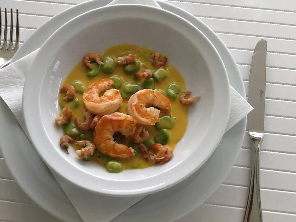 Scampi with broad beans and saffron sauce