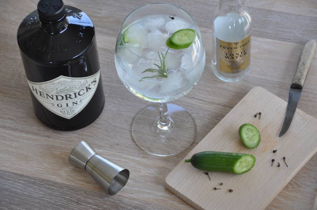 Hendrick's Gin Tonic, Gurke, Rosmarin und Voatsiperifery Pfeffer