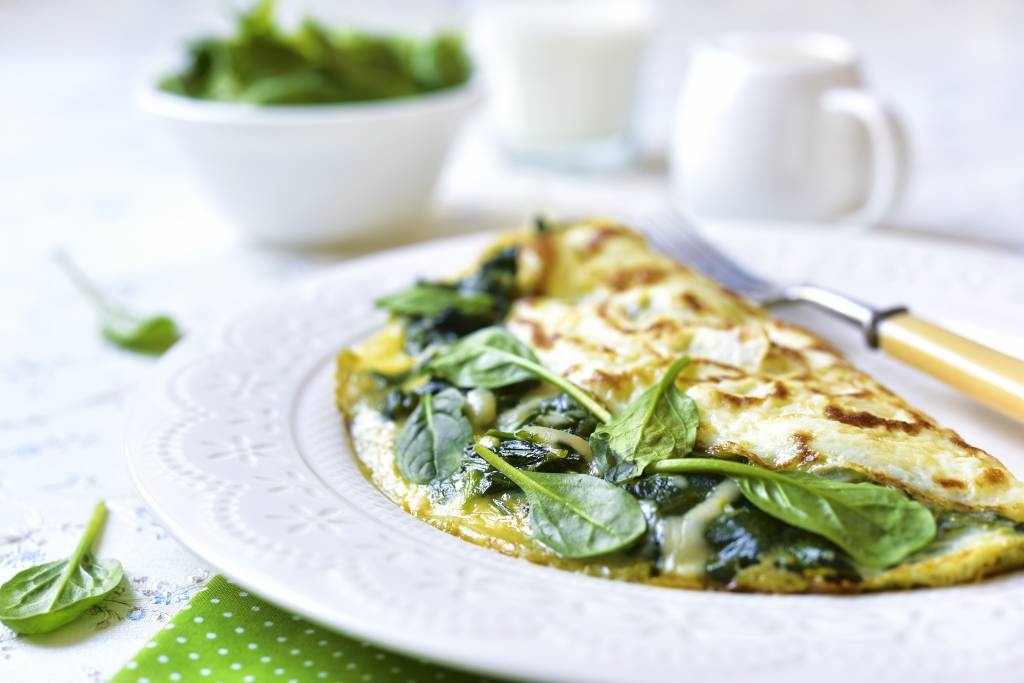 Omelette with spinach and gomasio salt