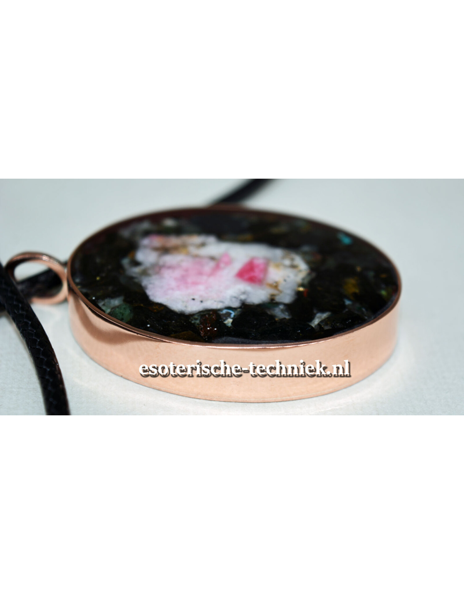 Orgone Orgonite hanger koper met Tugtupite, Herkimers en Nuummiet VERKOCHT