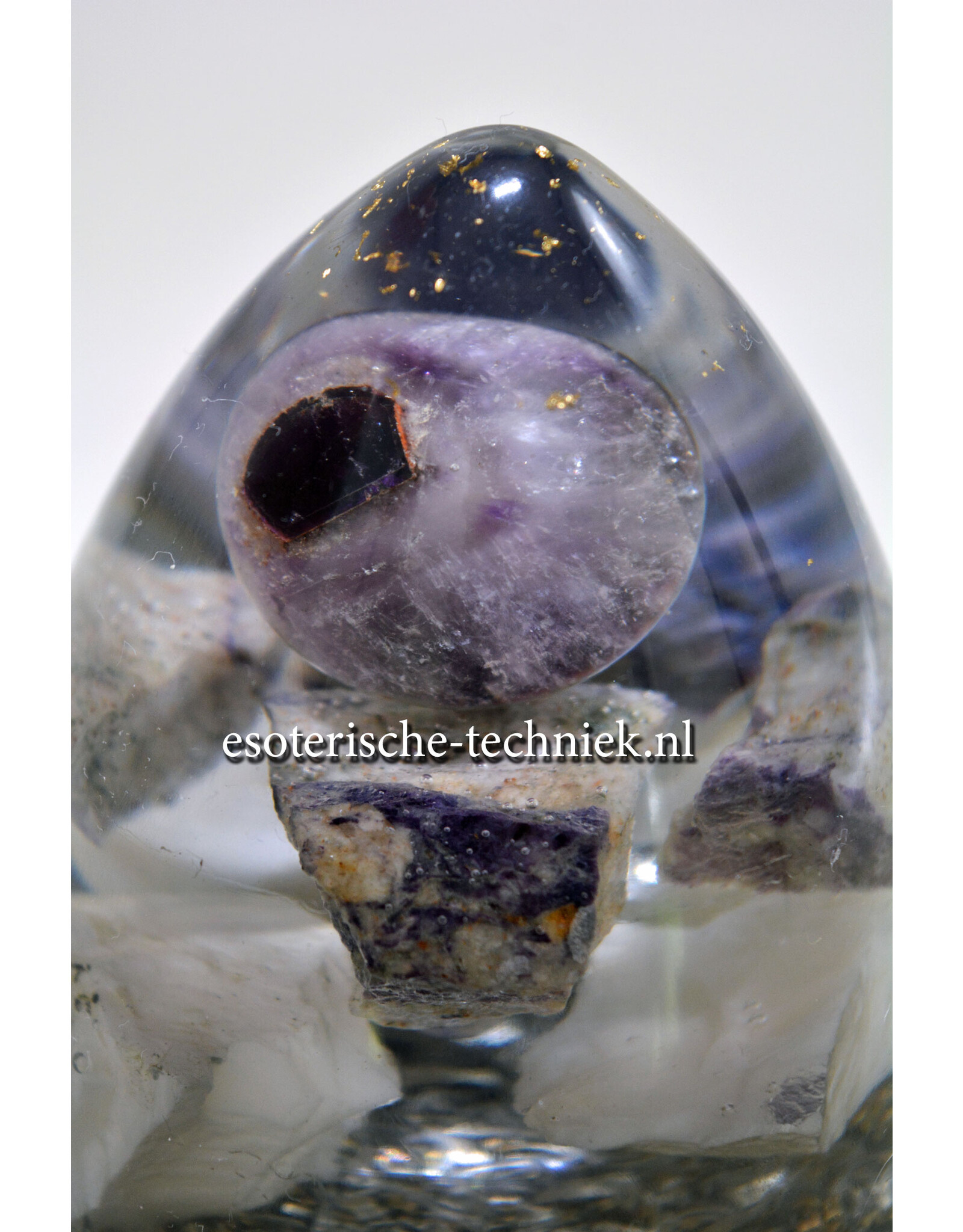 Orgonite cone met Bertrandiet, Amethist, Shungite en witte Agaat