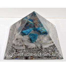 Orgonite piramide met  Blauwe Apatiet en Shungiet
