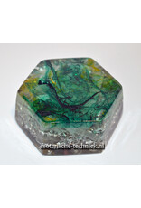 Orgonite Hexagon groen,  rood  met Shungite en Edel Shungite