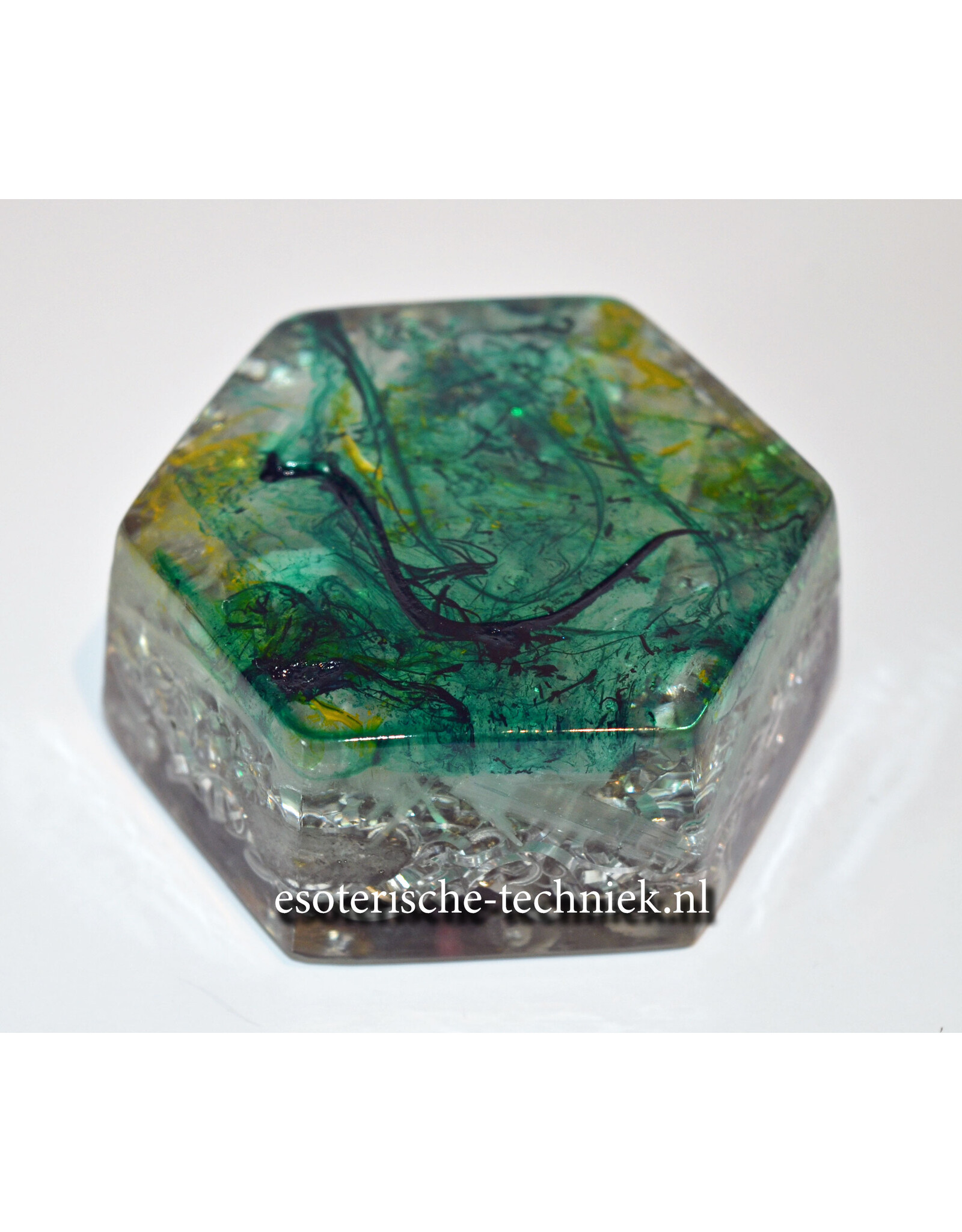 Orgonite Hexagon groen,  rood  met Shungite en Edel Shungite