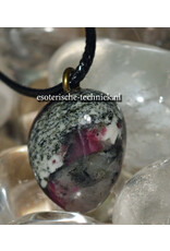 Orgone orgonite hanger Eudialiet  bescherming tegen elektromagnetische straling.