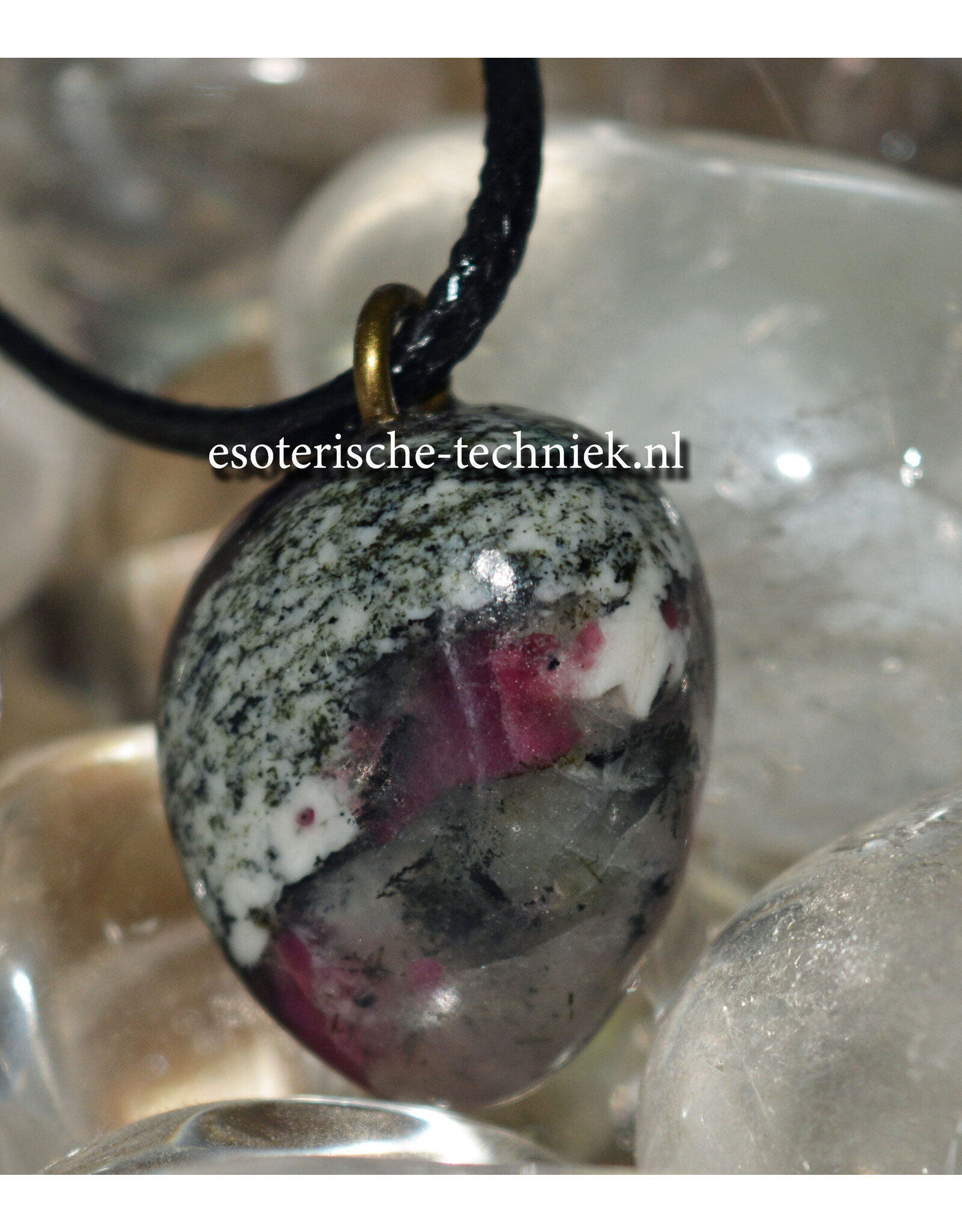 Orgone orgonite hanger Eudialiet  bescherming tegen elektromagnetische straling.