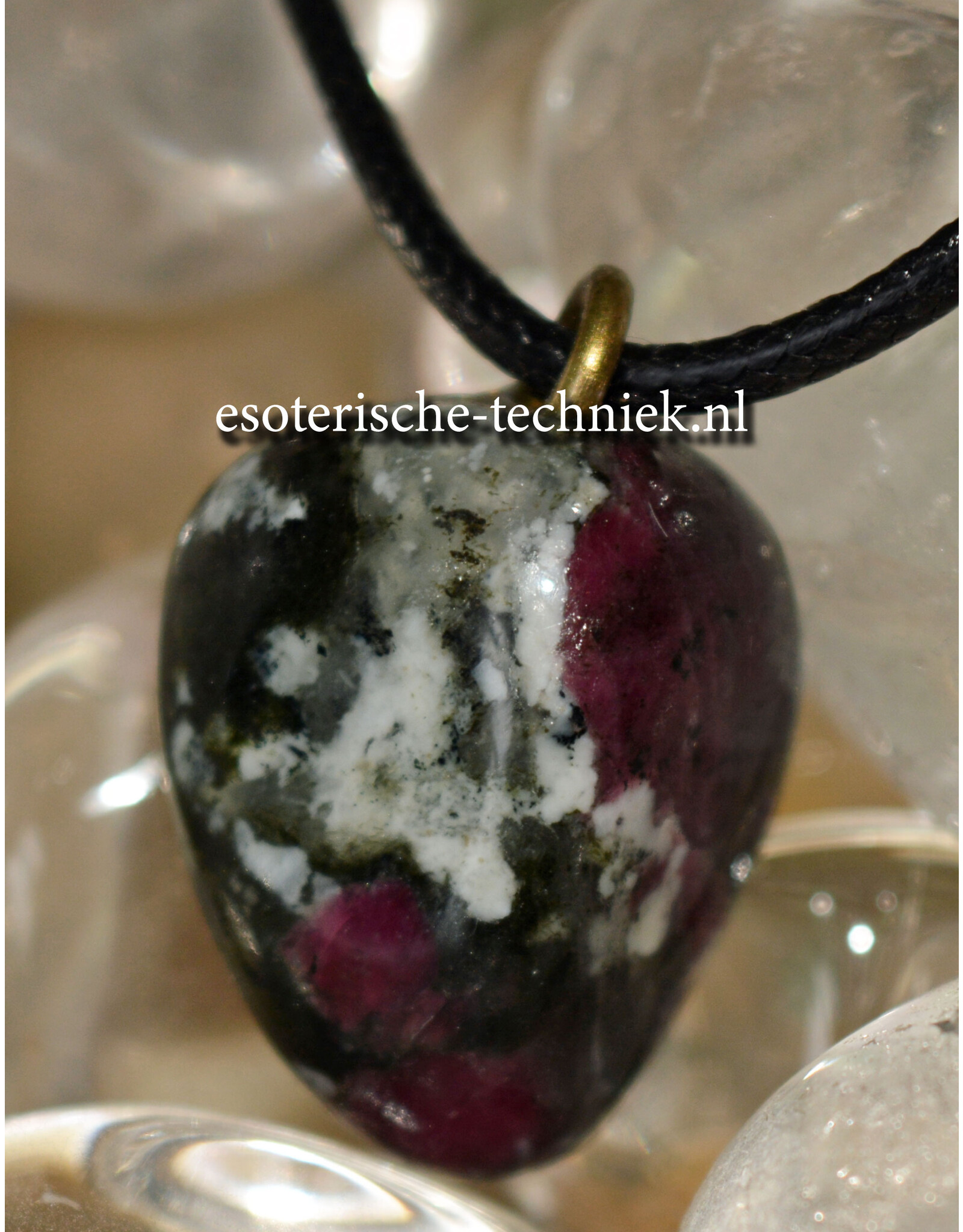 Orgone orgonite hanger Eudialiet  bescherming tegen elektromagnetische straling.