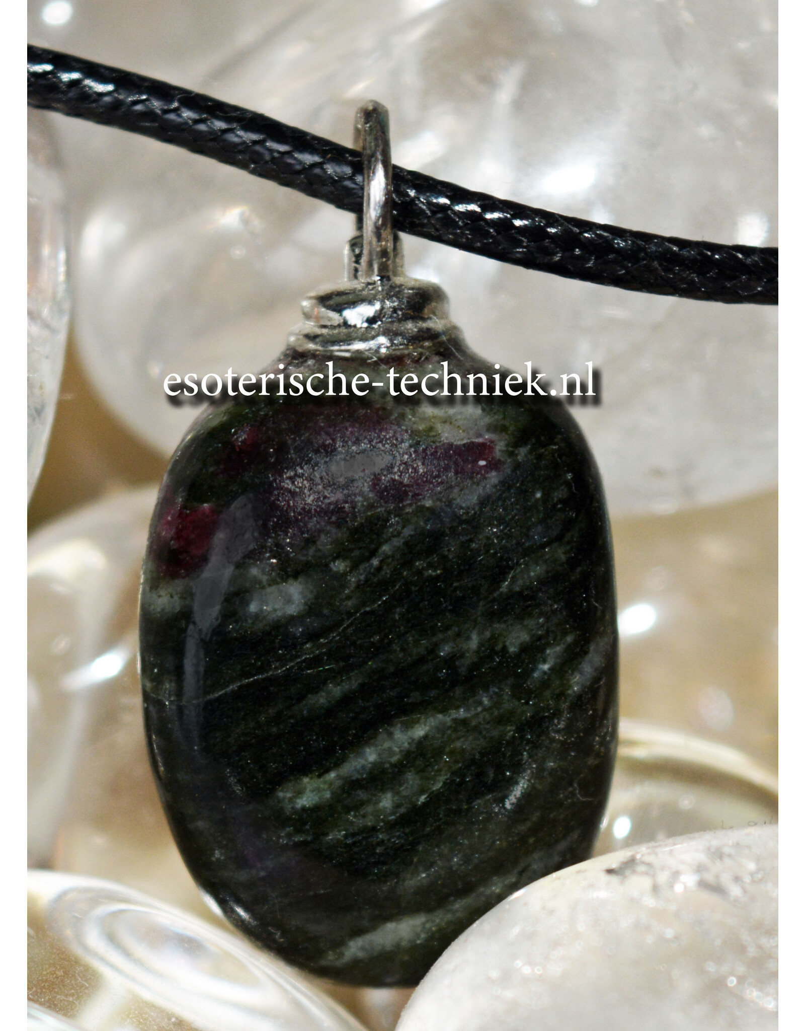 Orgone orgonite hanger Eudialiet  bescherming tegen elektromagnetische straling.