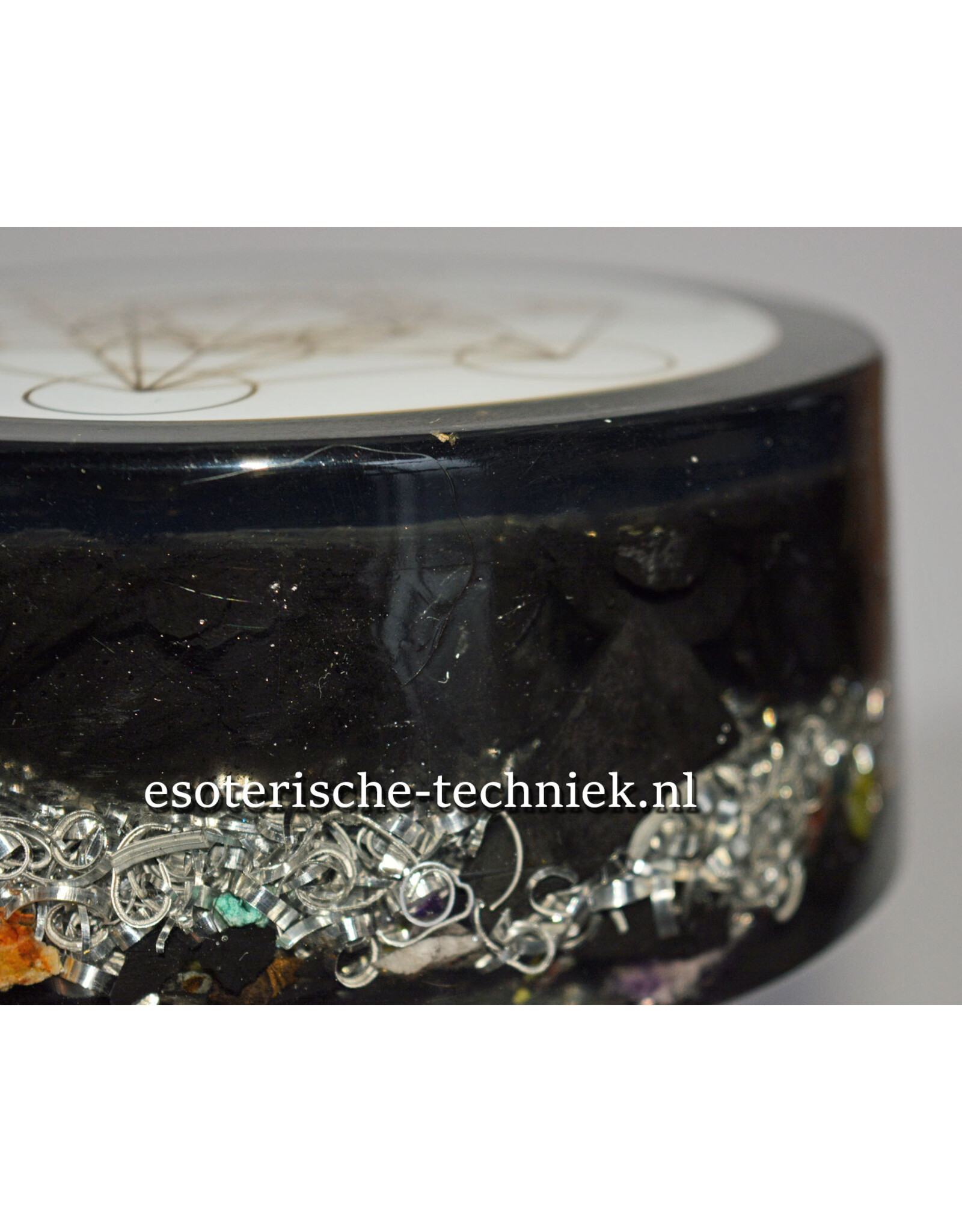 Orgonite Oplaadschijf Shungite met het Metatron symbool van geëtst koper dat is verguld met 24-karaats goud