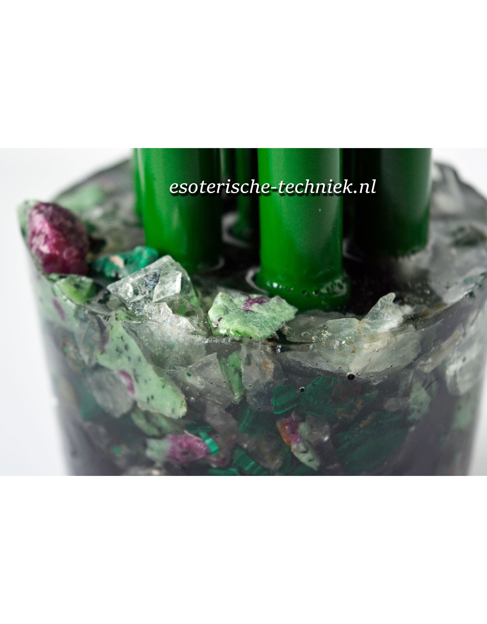 Orgone Chembuster met Malachiet, Robijn in Zoisiet, Azeztuliet en Shungiet