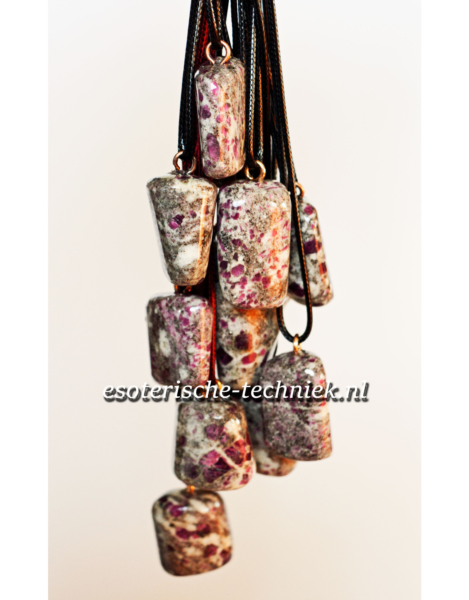 Orgonite Robijn in Cordieriet  hanger