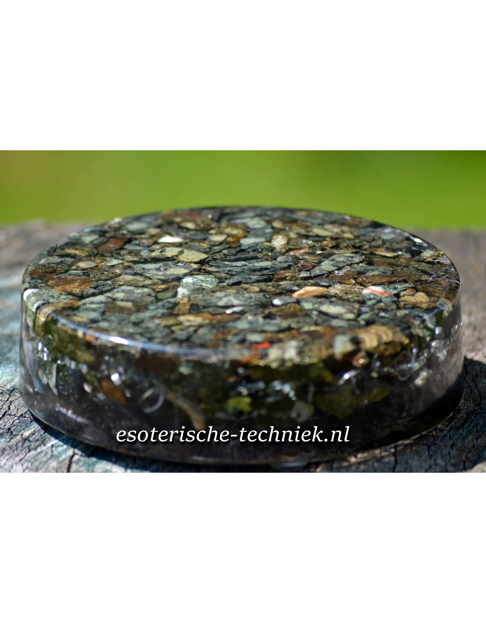 Orgonite Oplaadschijf  met Preseli Bluestone /Stonehenge steen, Lakelandite en Shungite