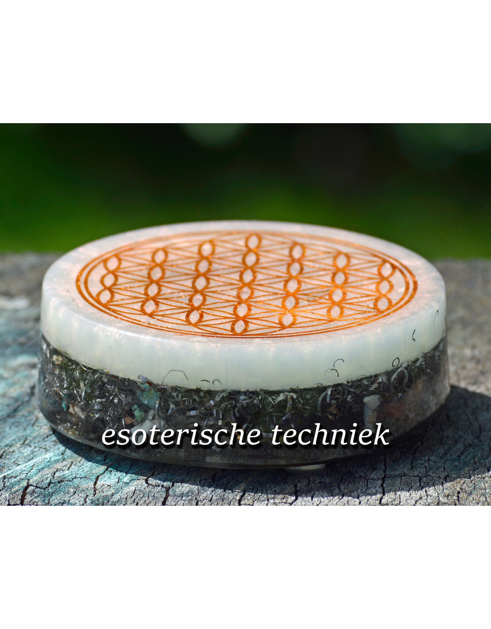 Orgonite Oplaadschijf Arkansas kristal, Shungite  en de Flower of Life