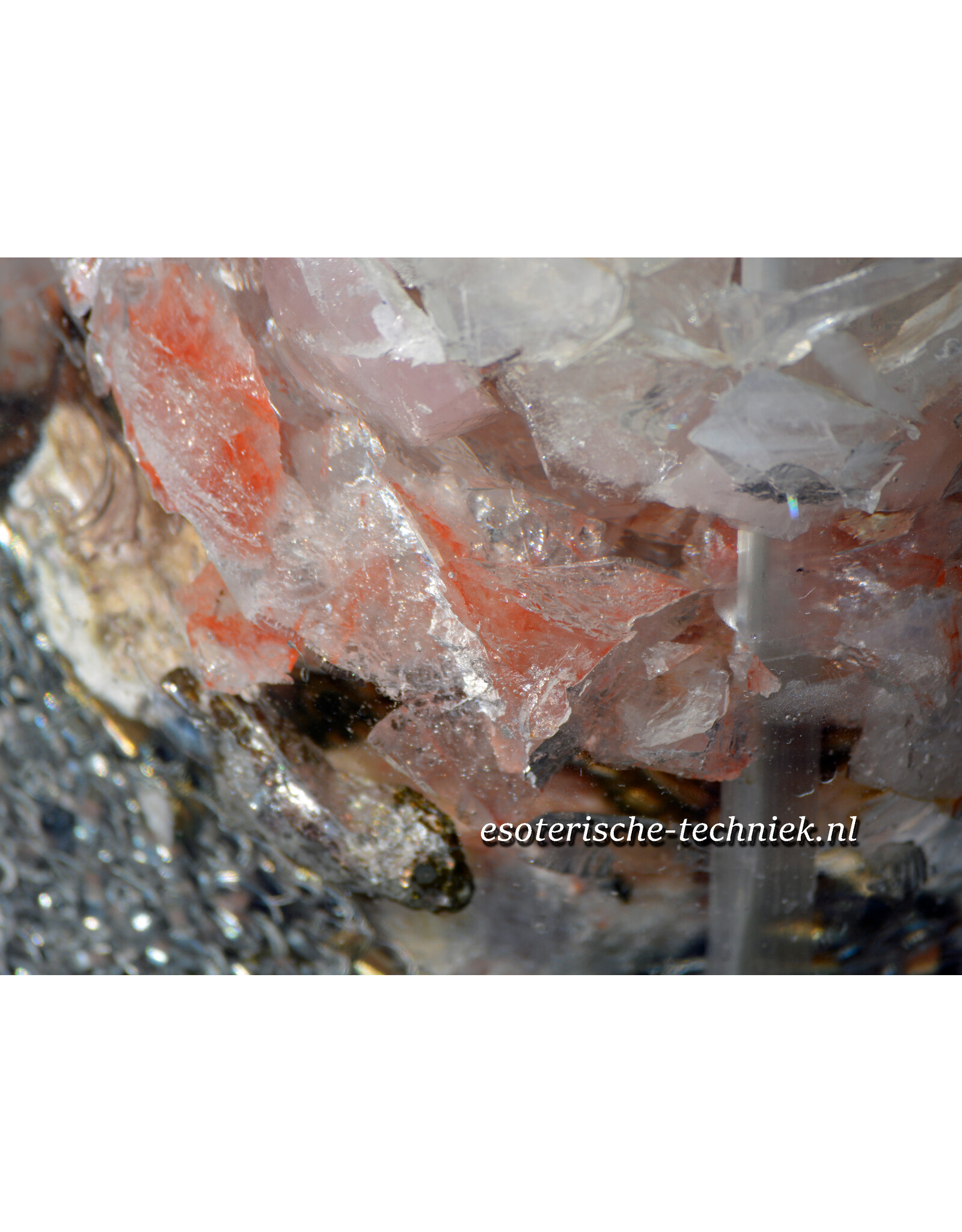Orgonite cone Seleniet, Rozenkwarts, Arkansas kristal, Azeztuliet, Isis Calciet, Lemurian Hematietkwarts, Zonnesteen, Borniet en Shungit