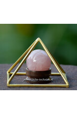 Edelsteen bol Rozenkwarts in combinatie met een  Piramide
