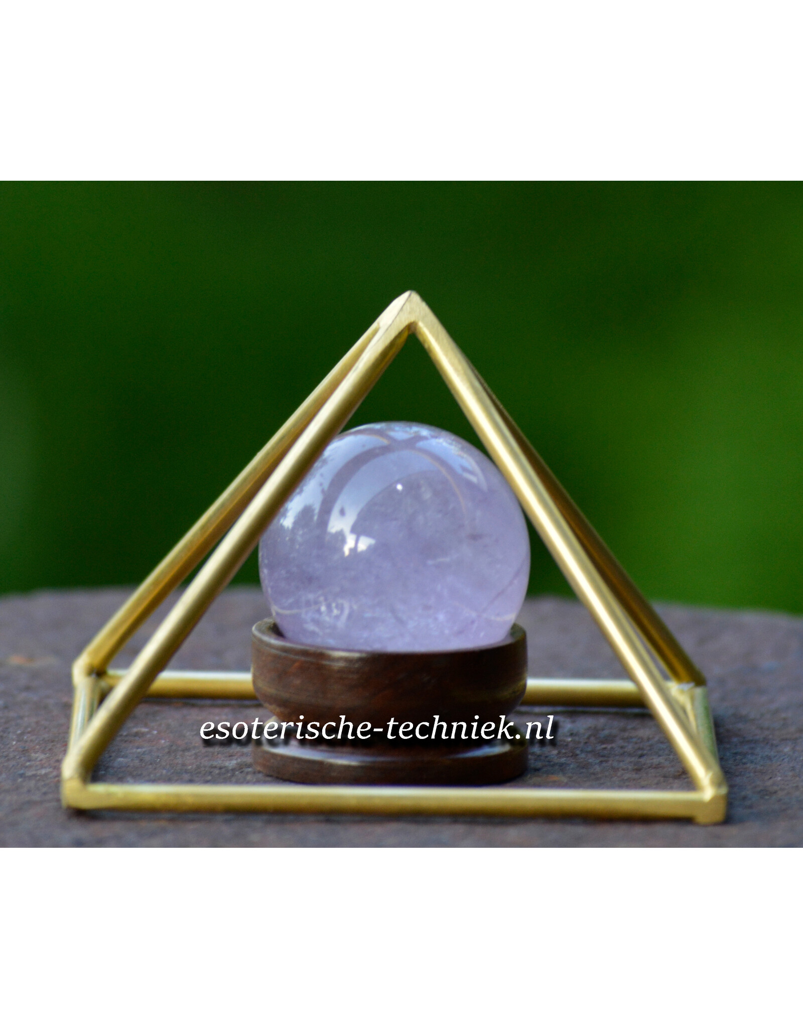 Edelsteen bol Amethist in combinatie met een  Piramide