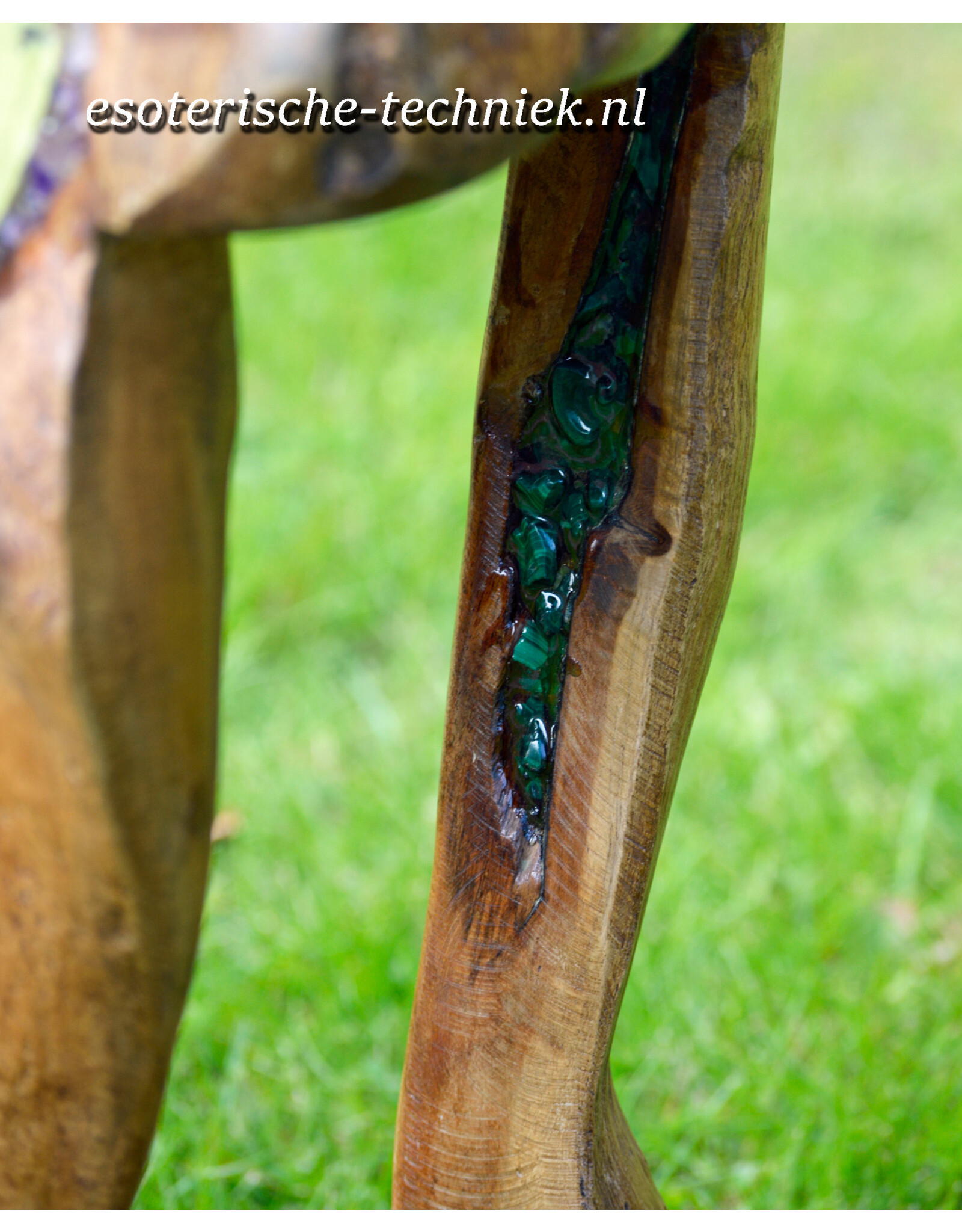 Orgonite meditatie kruk met edelstenen en mineralen