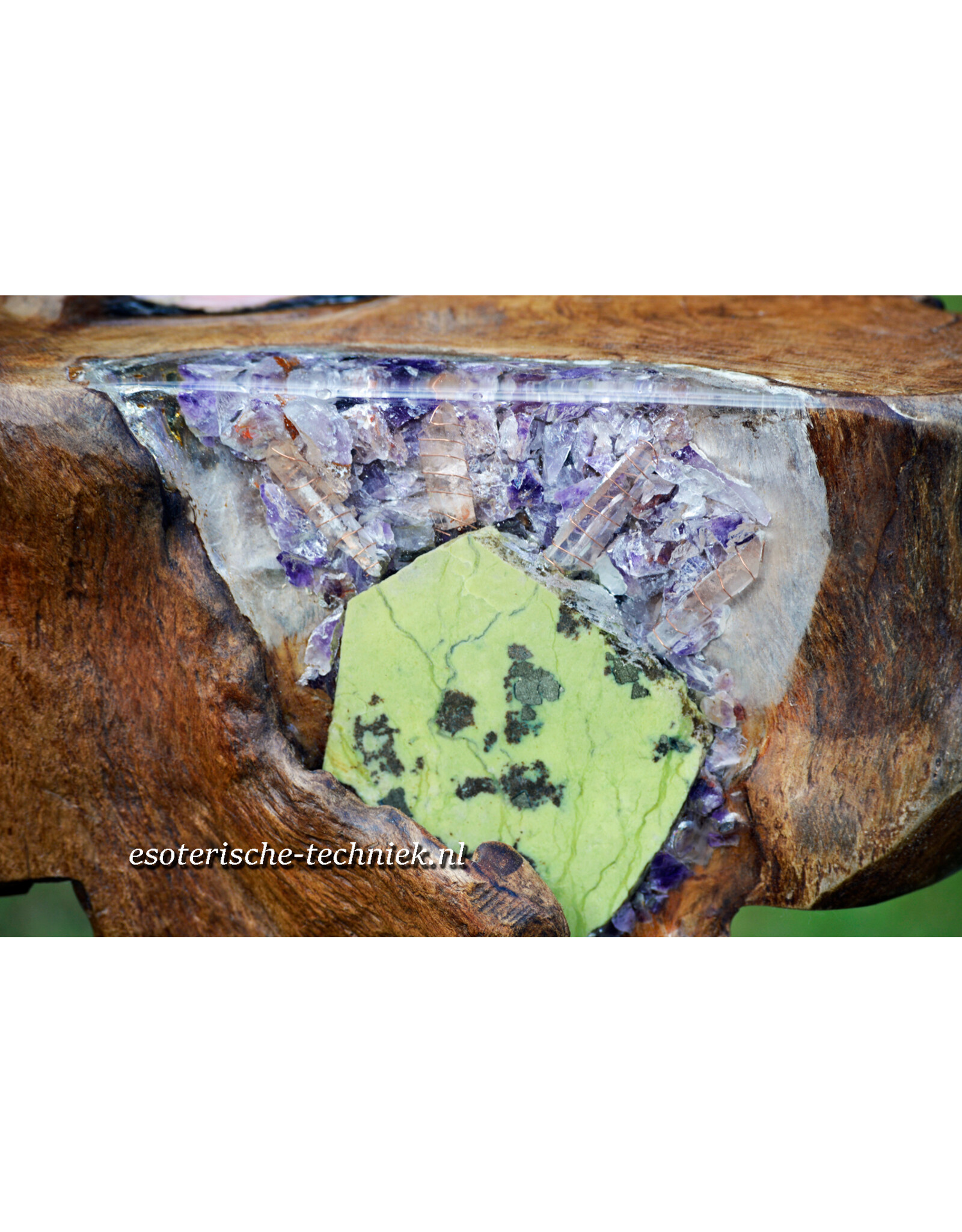 Orgonite meditatie kruk met edelstenen en mineralen