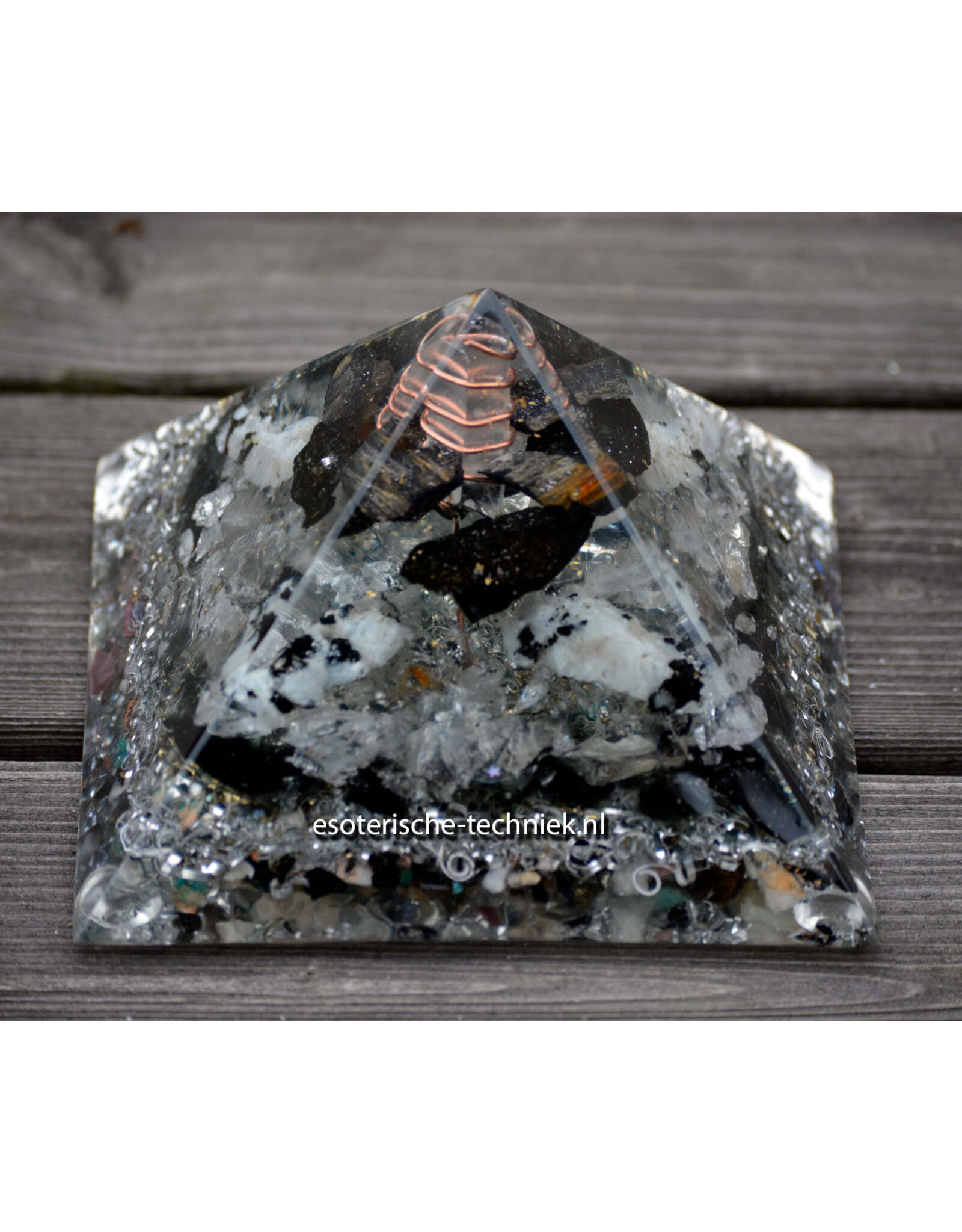 Orgonite Piramide met Bladgoud, Shungite, Isua, Nuummiet, Regenboog Maansteen & Obsidiaan, Bescherming tegen 5G en Elektrosmog