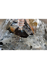 Orgonite Piramide met Bladgoud, Shungite, Isua, Nuummiet, Regenboog Maansteen & Obsidiaan, Bescherming tegen 5G en Elektrosmog