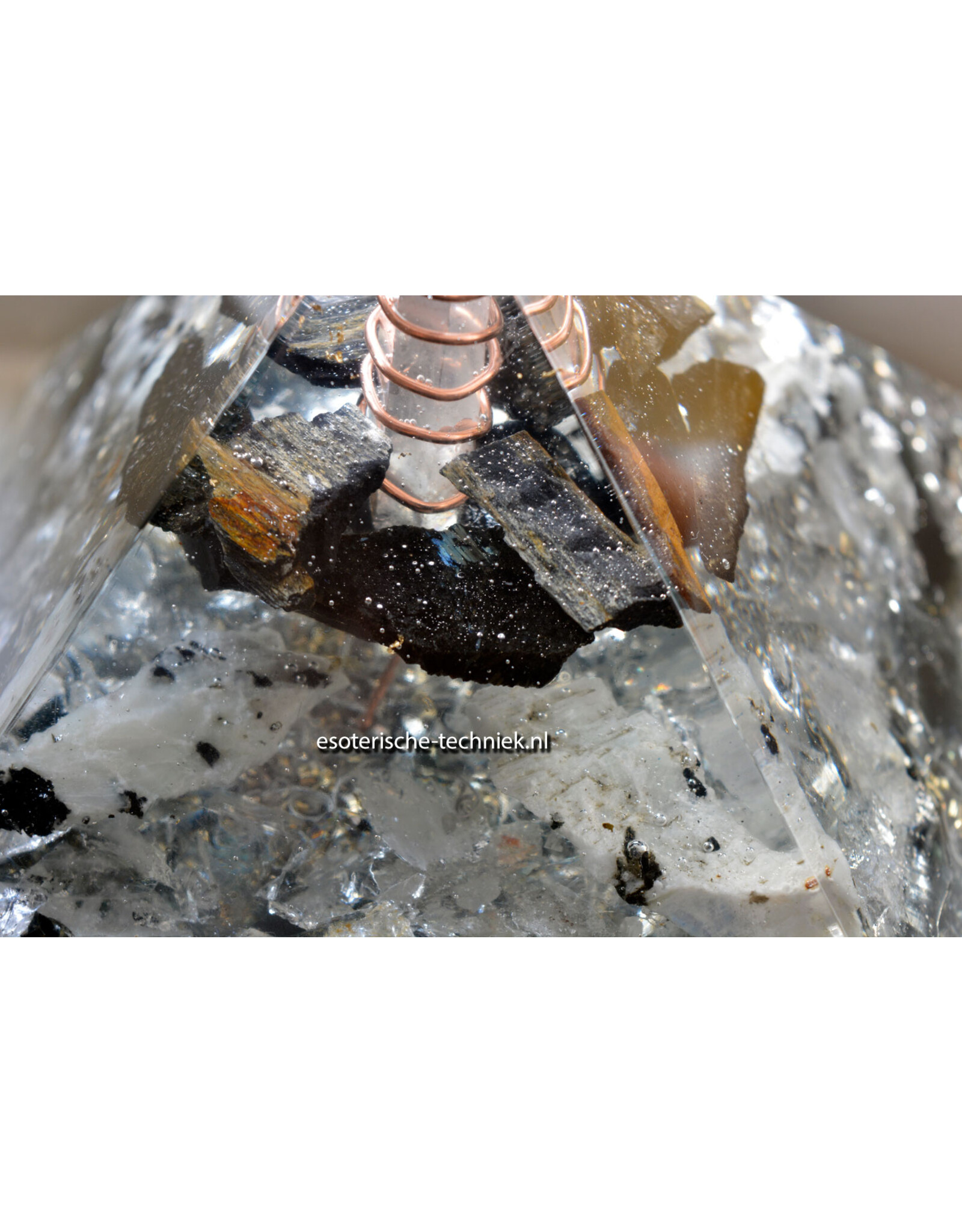 Orgonite Piramide met Bladgoud, Shungite, Isua, Nuummiet, Regenboog Maansteen & Obsidiaan, Bescherming tegen 5G en Elektrosmog