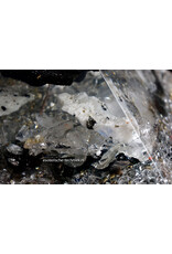 Orgonite Piramide met Bladgoud, Shungite, Isua, Nuummiet, Regenboog Maansteen & Obsidiaan, Bescherming tegen 5G en Elektrosmog