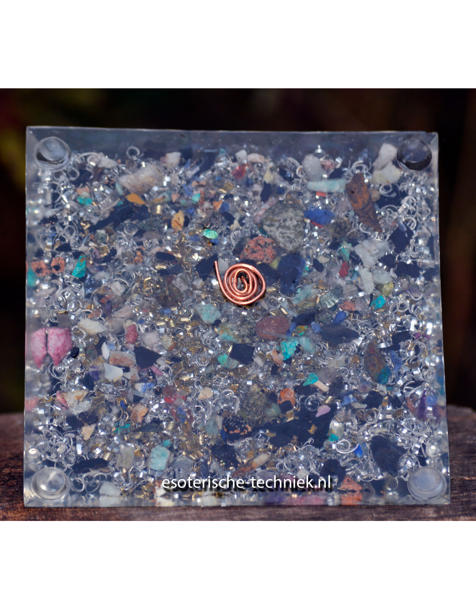 Orgonite Piramide met Bladgoud, Shungite, Isua, Nuummiet, Regenboog Maansteen & Obsidiaan, Bescherming tegen 5G en Elektrosmog