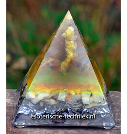 Bruciet orgonite piramide Bruciet orgonite piramide