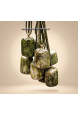 Orgonite hanger Vesuvianiet / Idocraas bescherming tegen verstorende energieën