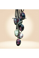 Orgone orgonite hanger Eudialiet  bescherming tegen elektromagnetische straling.