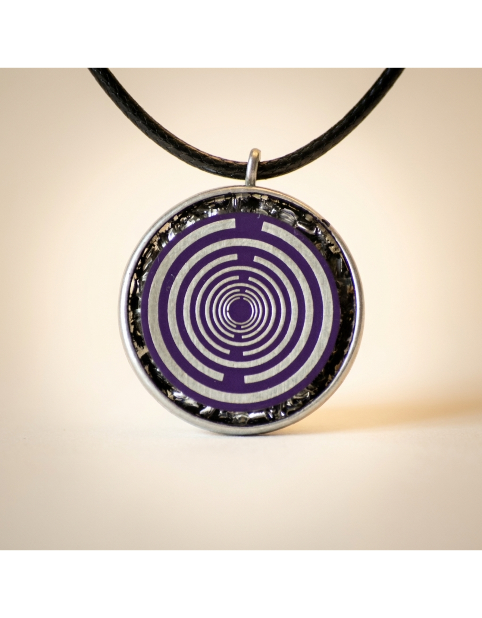 Orgone orgonite 24k vergulde MWO hanger met diverse kristallen en mineralen
