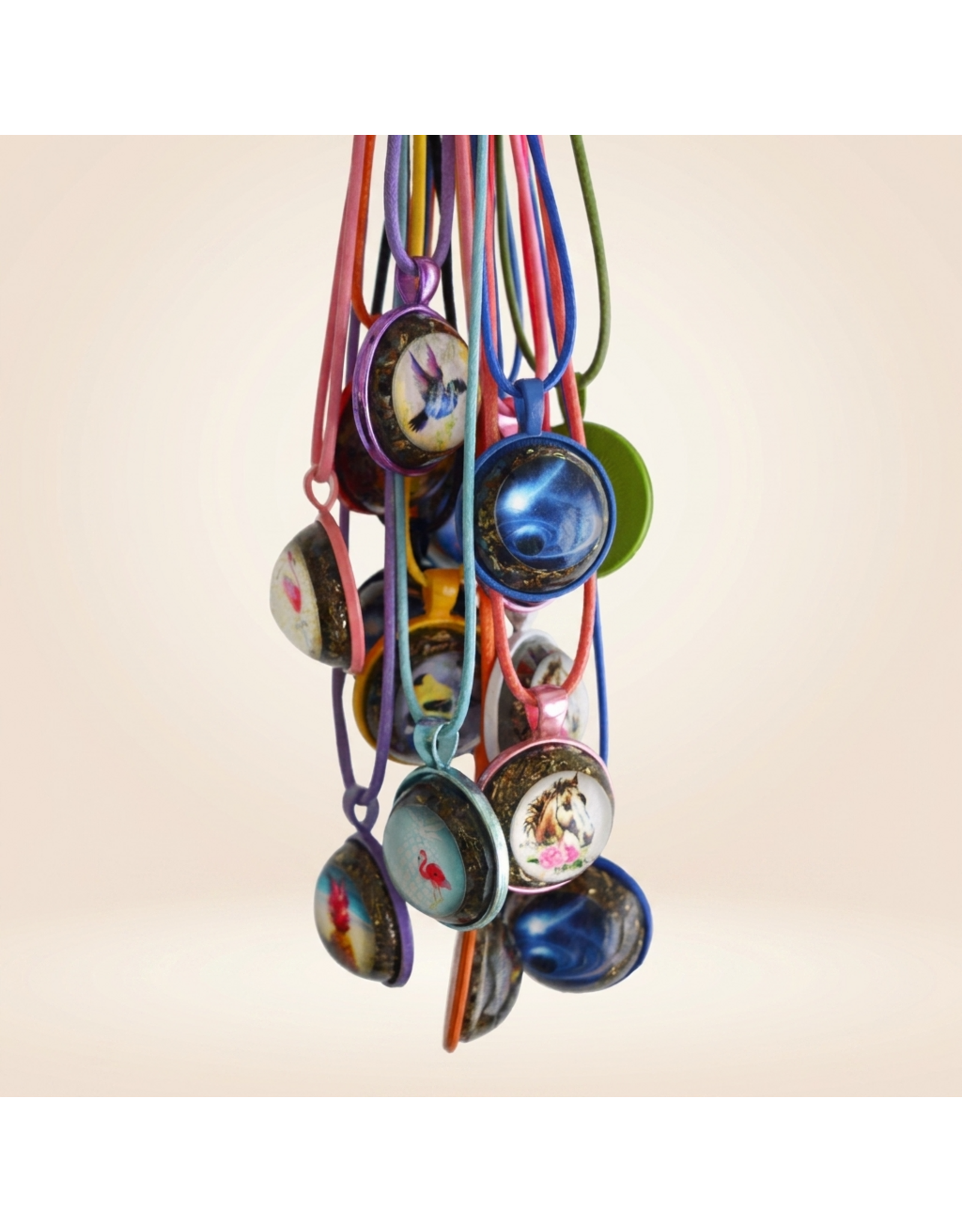 Orgonite  gekleurde hanger voor kinderen met diverse afbeeldingen