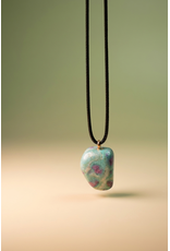 Orgonite hanger Robijn in Fuchsiet