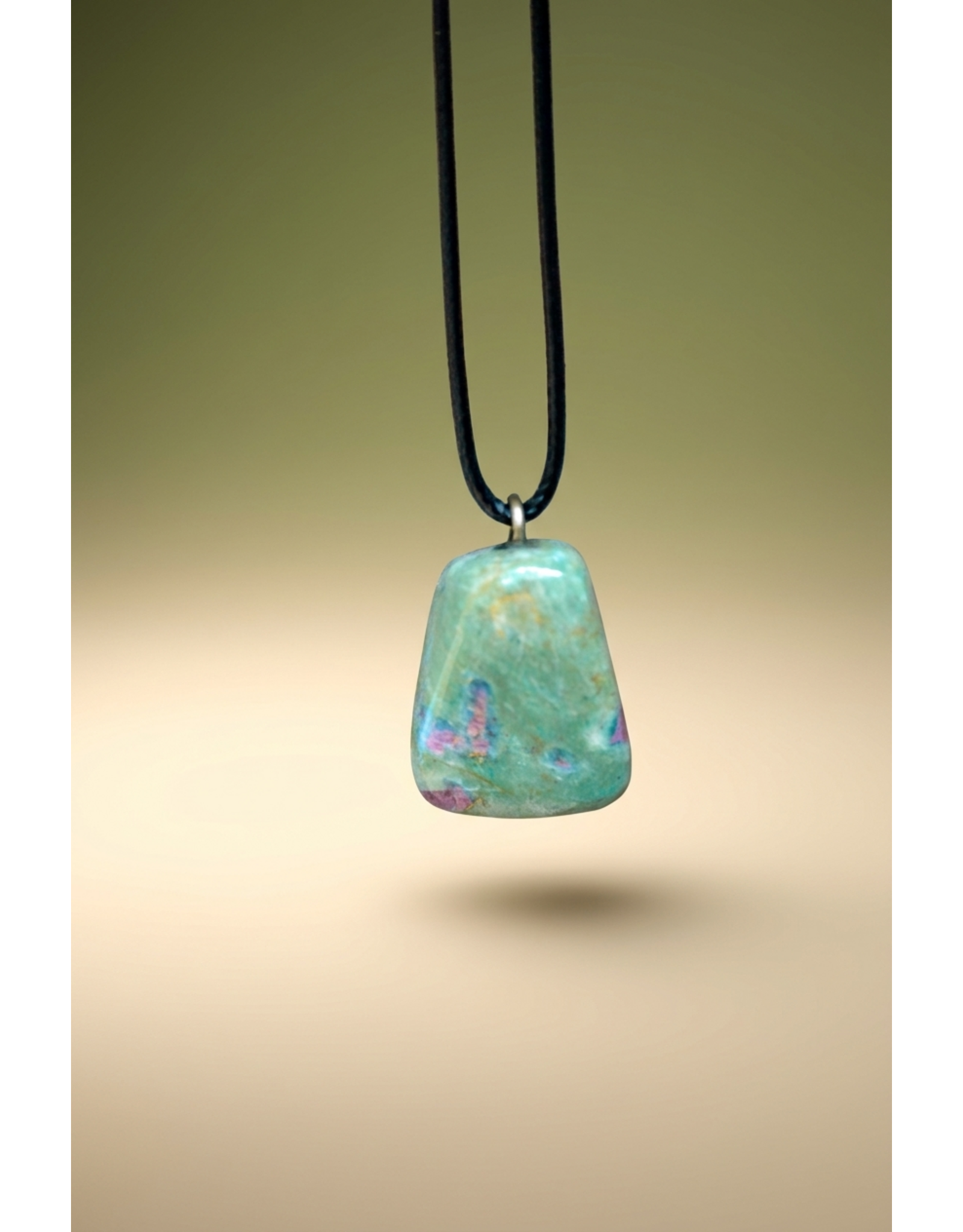 Orgonite hanger Robijn in Fuchsiet