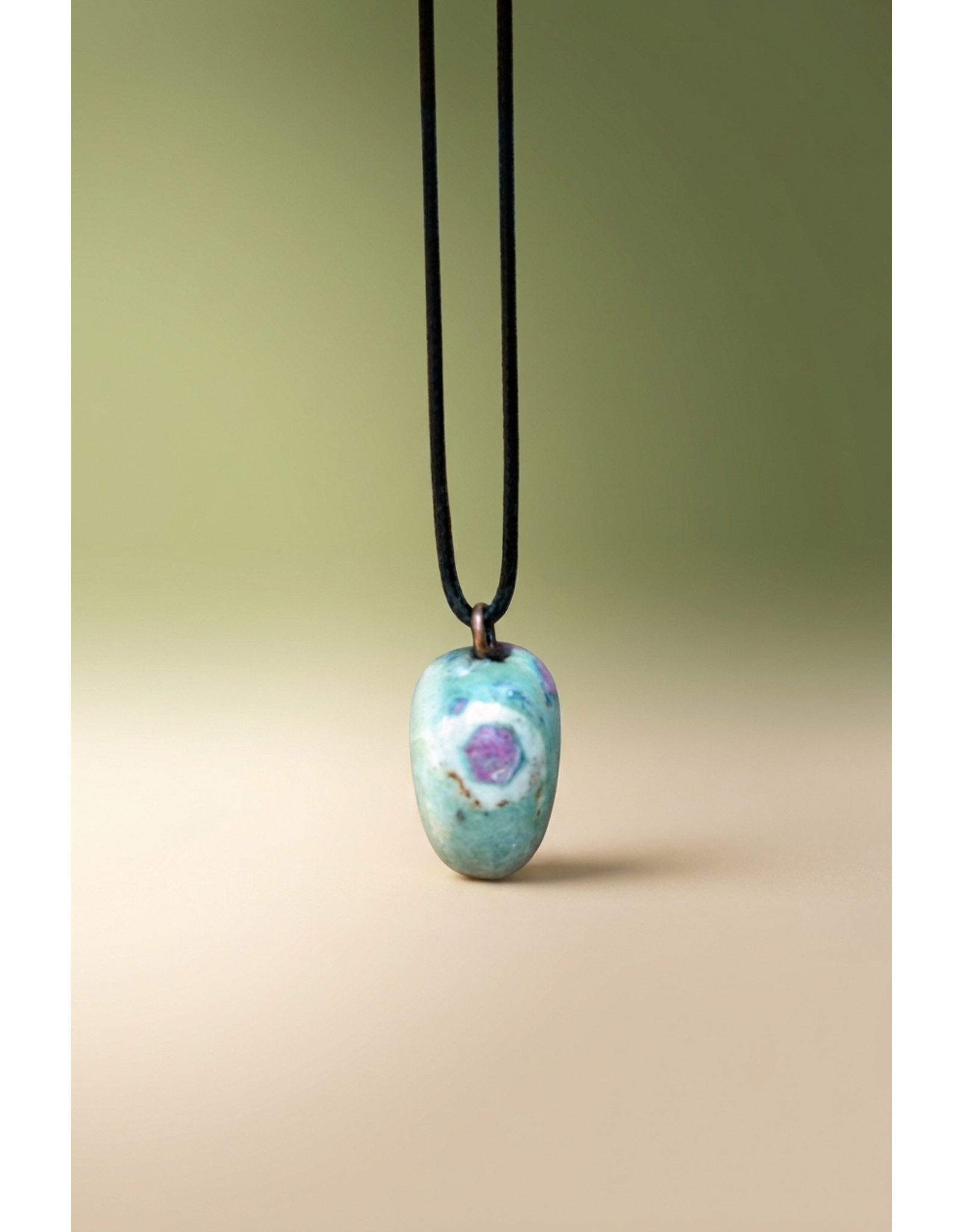 Orgonite hanger Robijn in Fuchsiet
