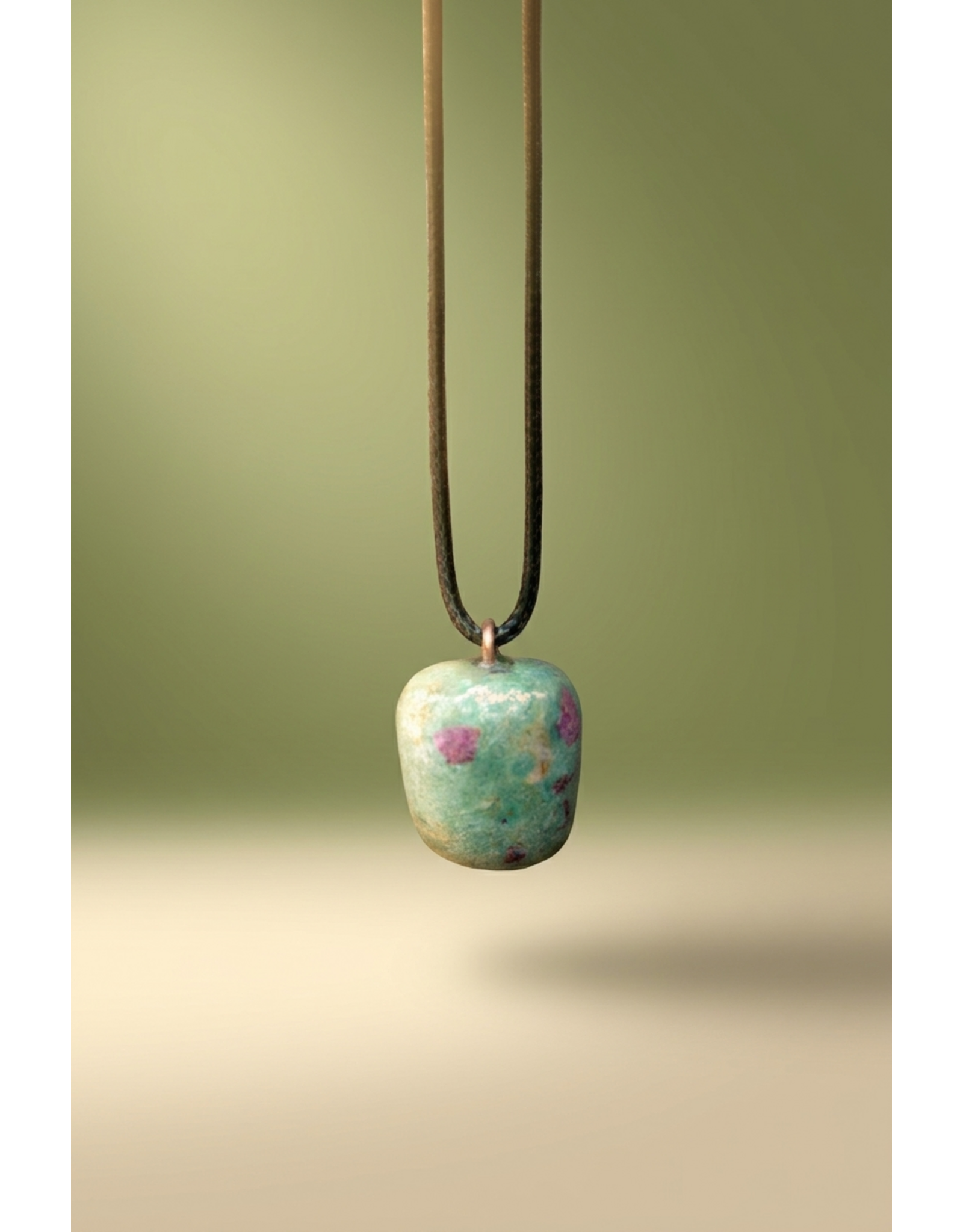 Orgonite hanger Robijn in Fuchsiet