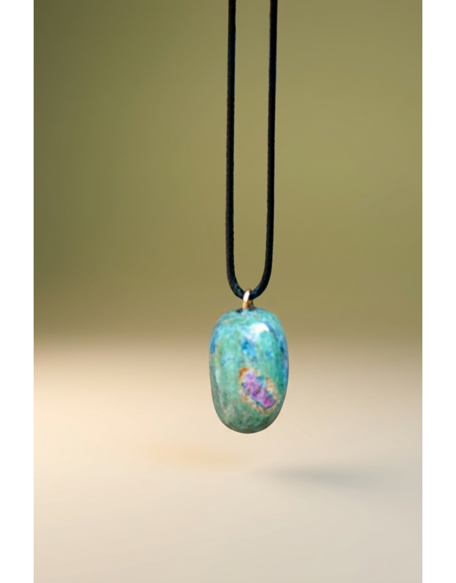Orgonite hanger Robijn in Fuchsiet