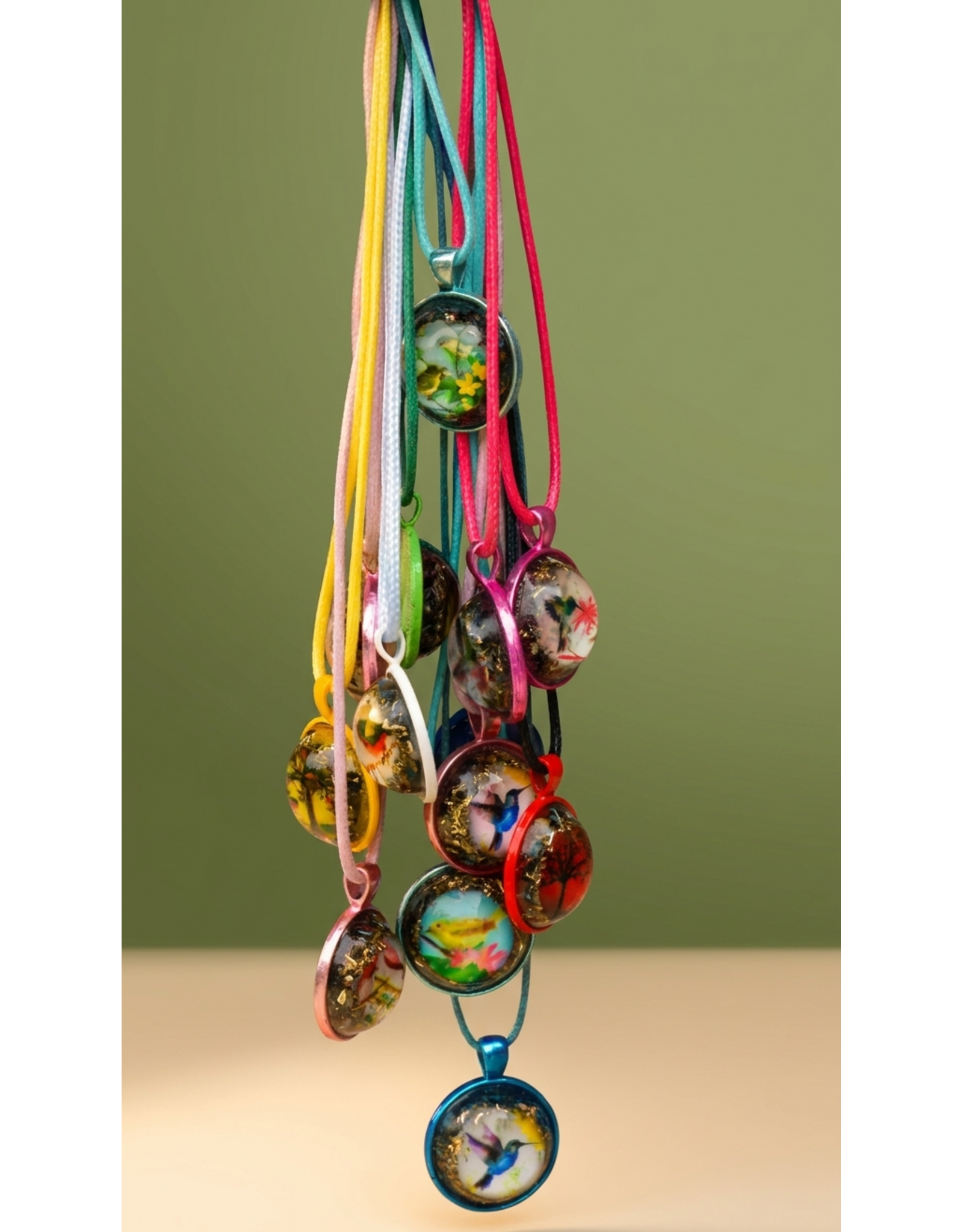 Orgonite  gekleurde hanger voor kinderen met diverse afbeeldingen