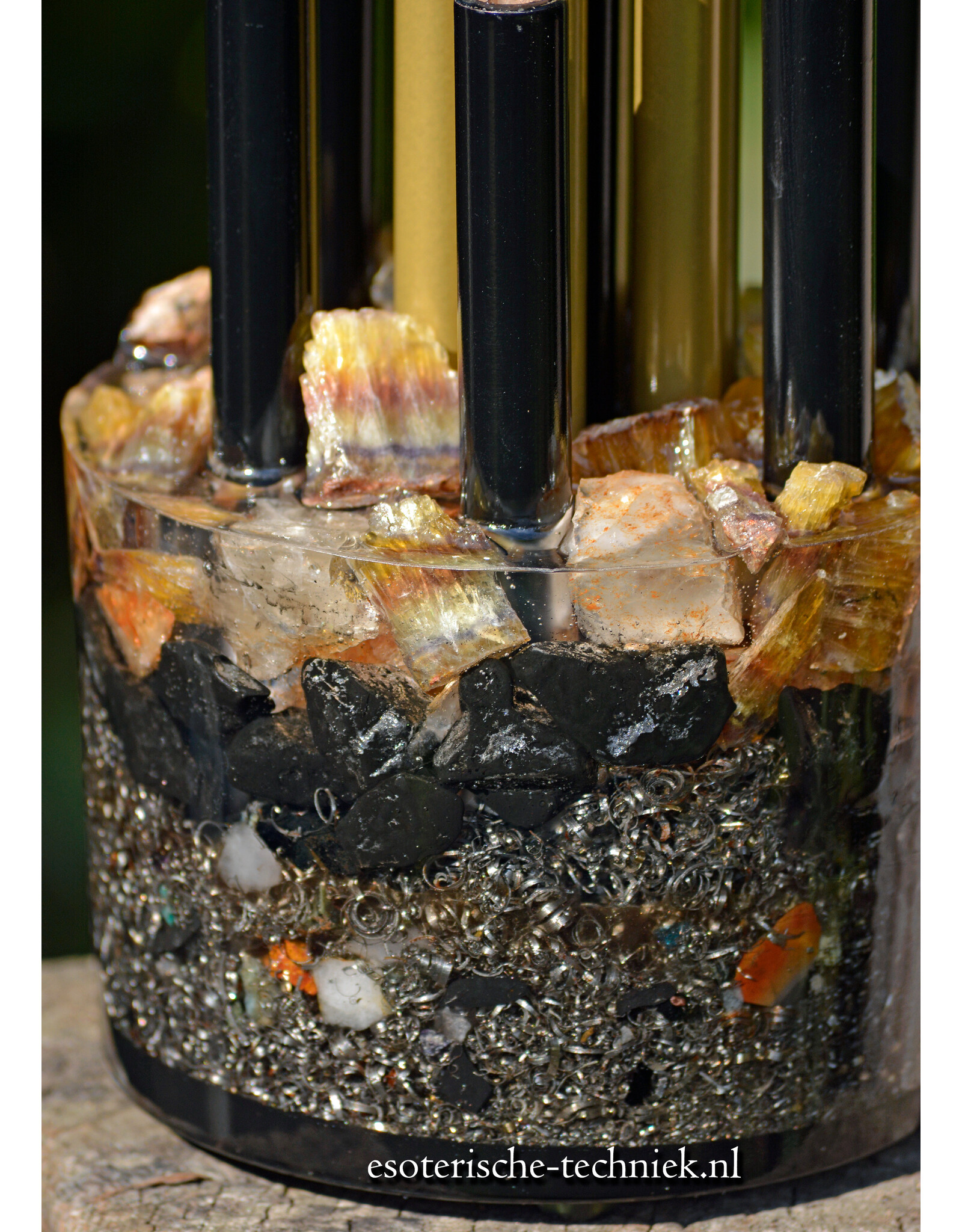 Orgone Chembuster Dubbele Vortex met Hematietkwarts, Gele Fluoriet, Herkimer Diamant, Bergkristal, Lemurisch Zaadkristal en Shungite