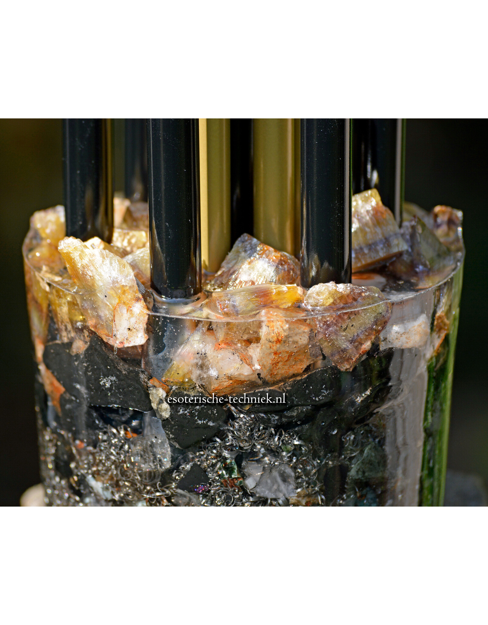 Orgone Chembuster Dubbele Vortex met Hematietkwarts, Gele Fluoriet, Herkimer Diamant, Bergkristal, Lemurisch Zaadkristal en Shungite