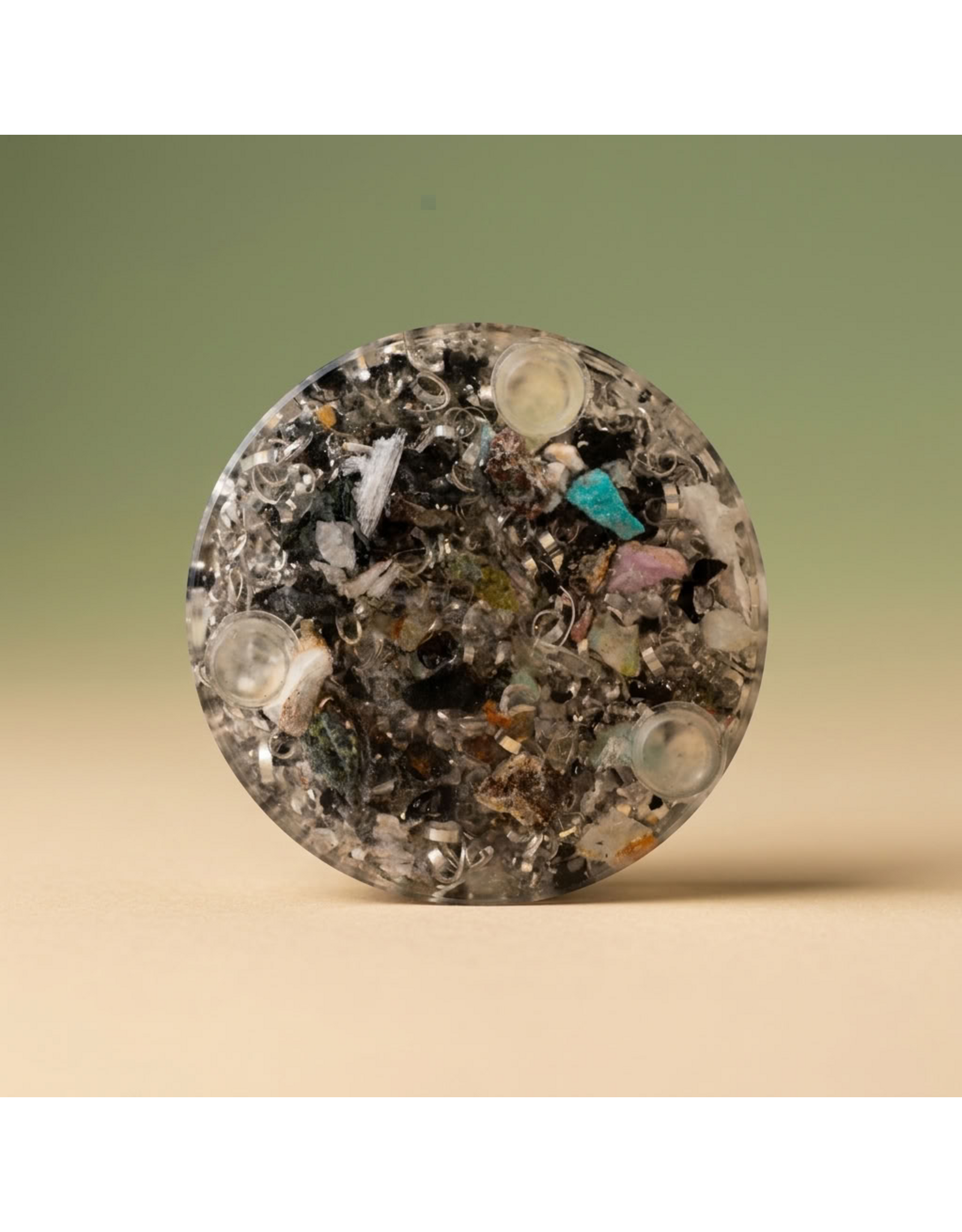 Orgonite Cone met Zonnesteen, Hematietkwarts (Red Healer), Bergkristalpunt en Shungite