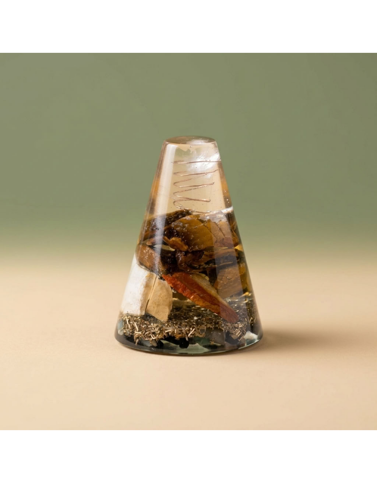 Orgonite Cone met Tijgeroog, Versteend Hout, Bergkristalpunt en Shungite