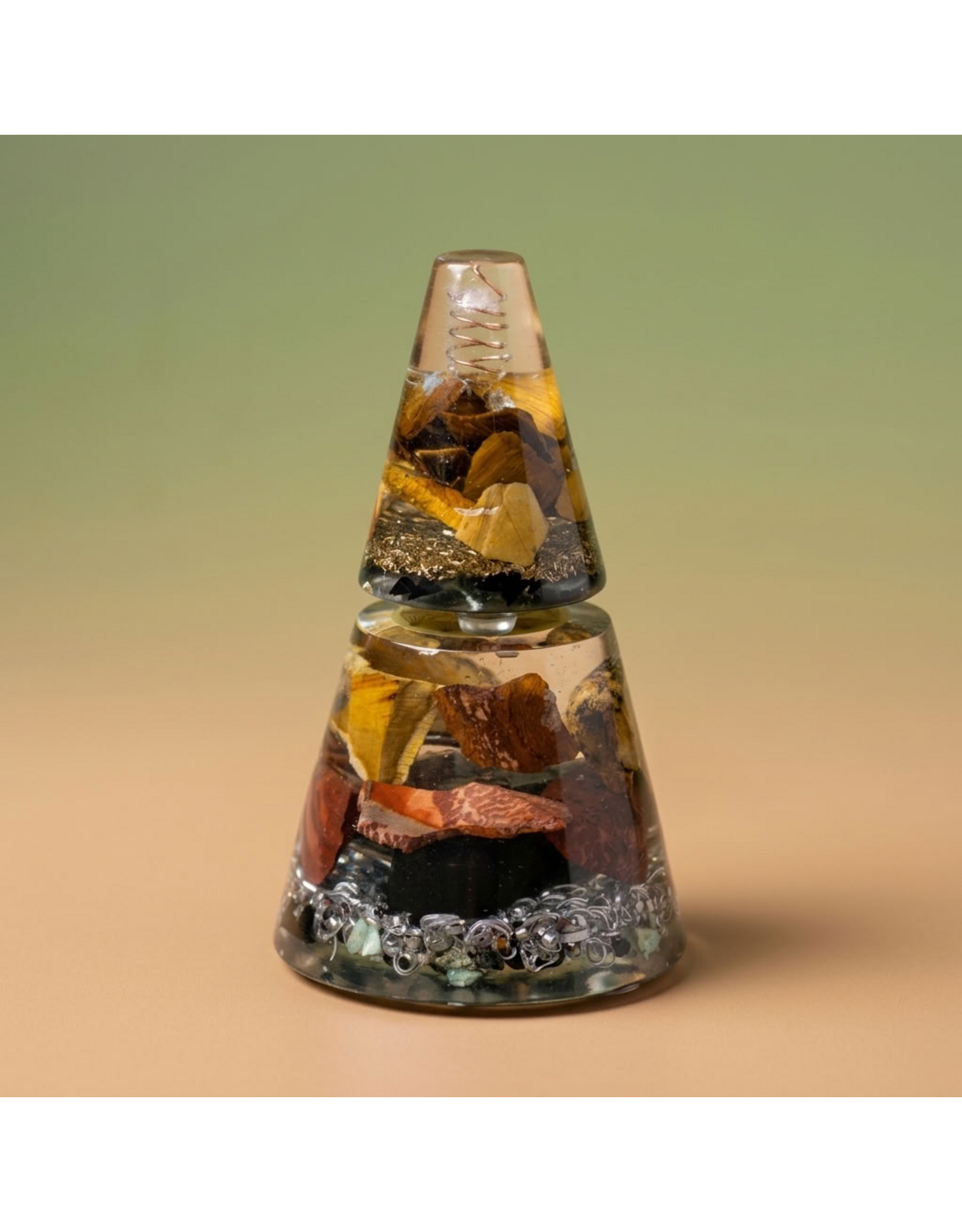 Orgonite Cone met Tijgeroog, Versteend Hout, Bergkristalpunt en Shungite