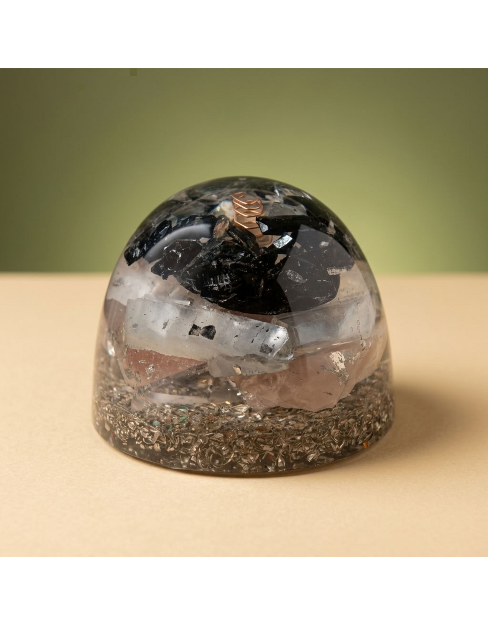 Orgonite Cone met Edel Shungite, Witte Calciet, Rozenkwarts en Bergkristalpunt