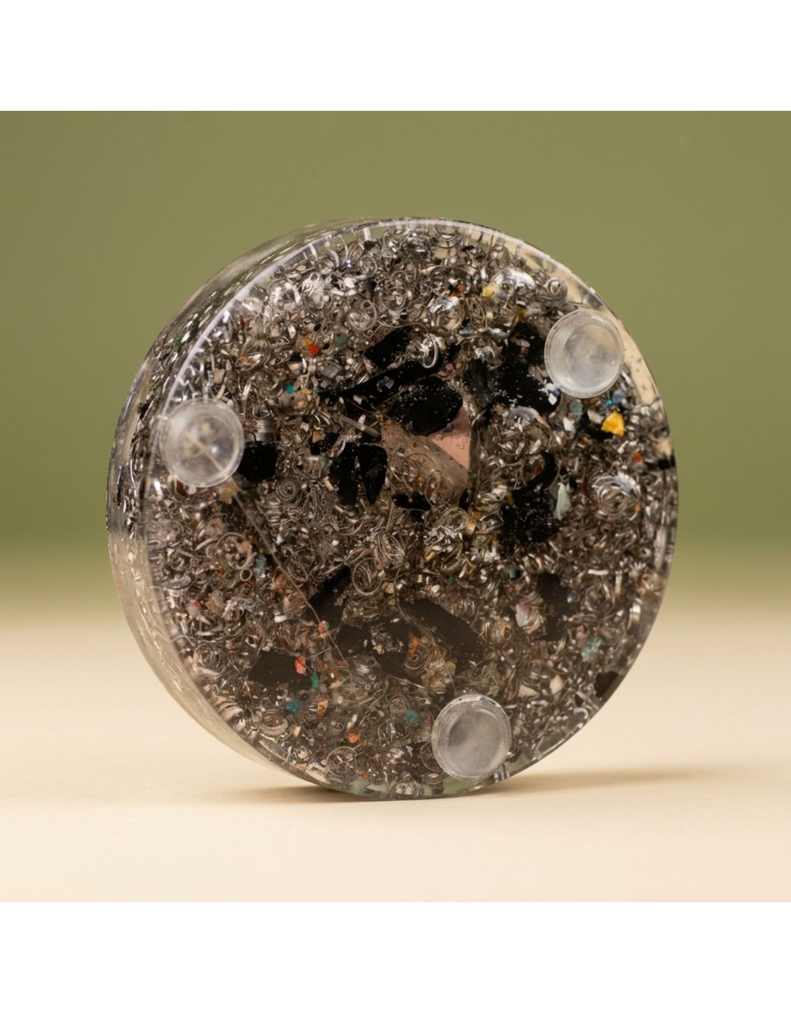 Orgonite Cone met Edel Shungite, Witte Calciet, Rozenkwarts en Bergkristalpunt