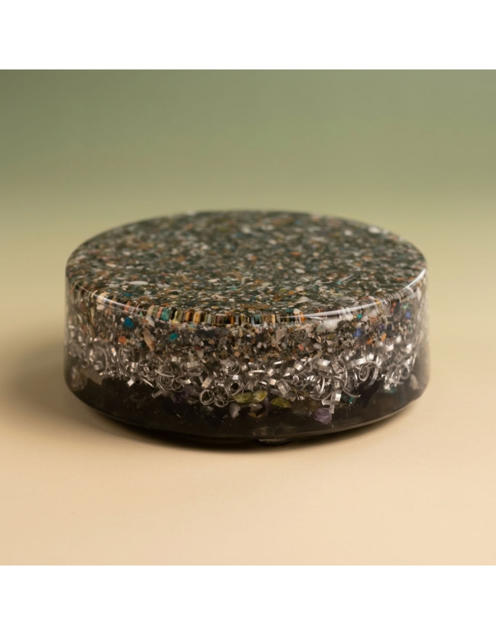 Orgonite Oplaadschijf met Mineralenmix, Lapis Lazuli, Chrysocolla, Lizardiet, Bergkristal, Mookaiet en Apatiet