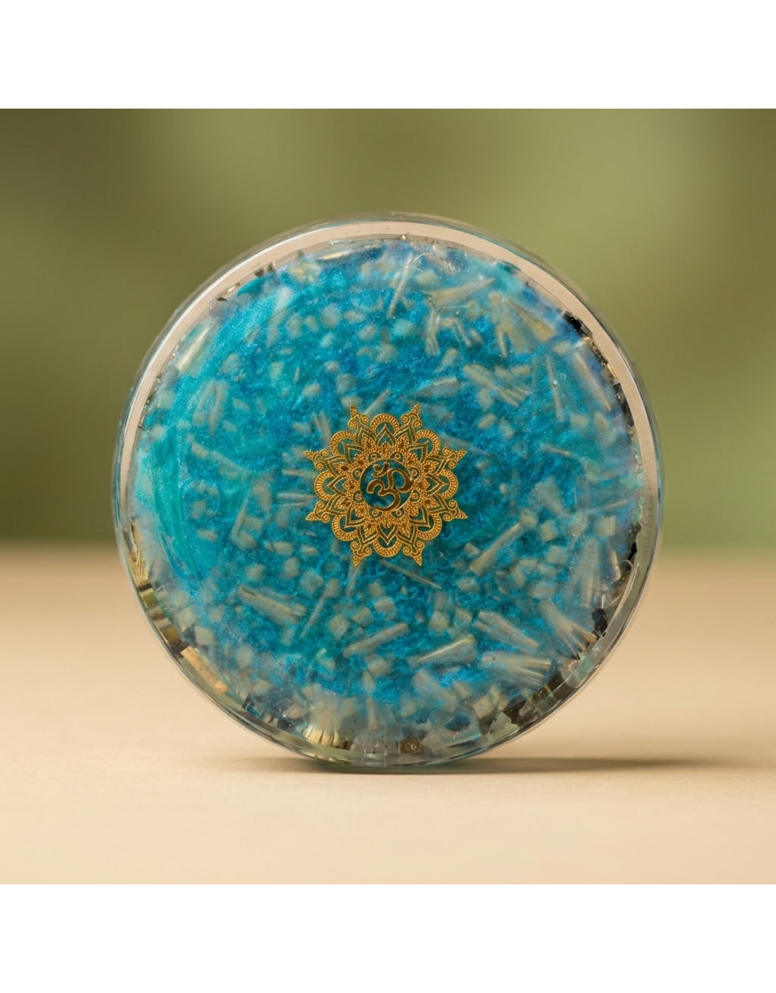Orgonite Oplaadschijf met Ohm-symbool, Chrysocolla, Shungite en Herkimer-kristallen